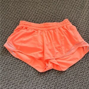 2.5 in Hottie Hot Shorts - Vibrant Coral/Orangey